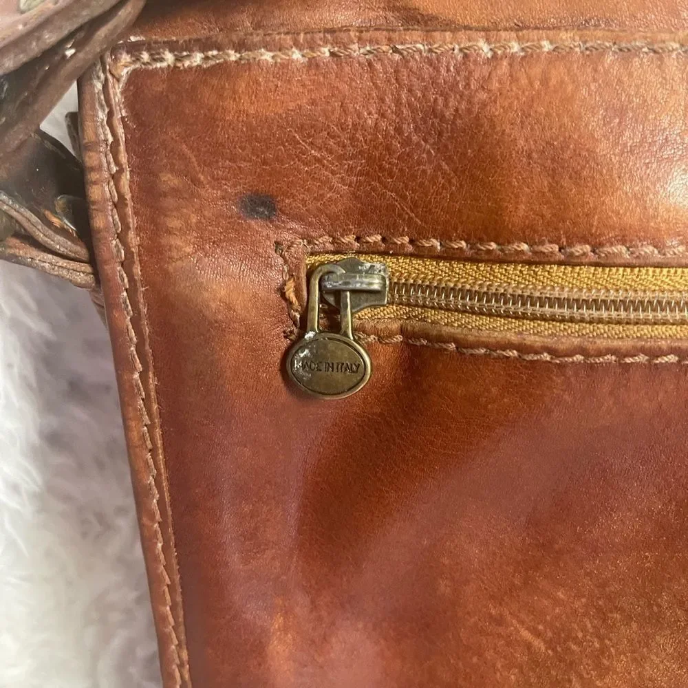 Vera pelle made in Italy leather faded brown messenger Bag with rustic hardware